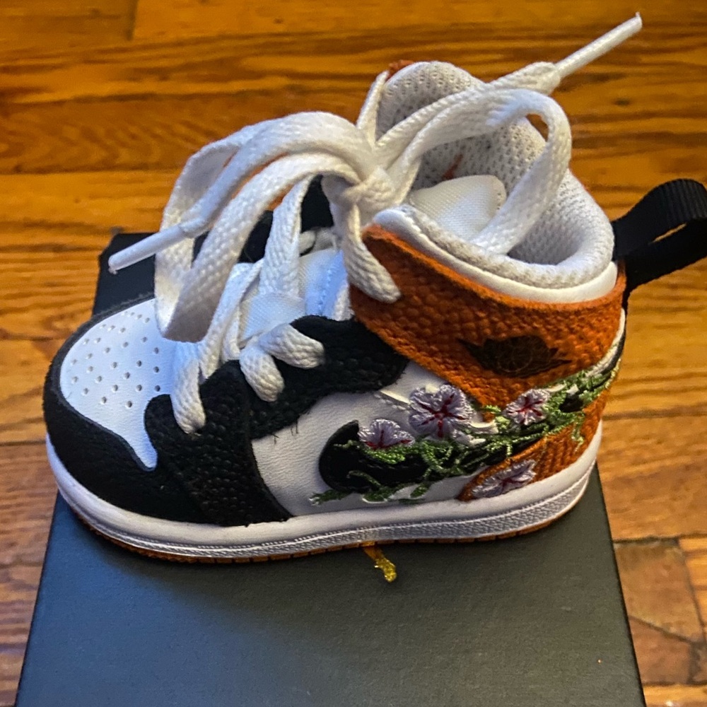 Baby Jordan 1 Mid